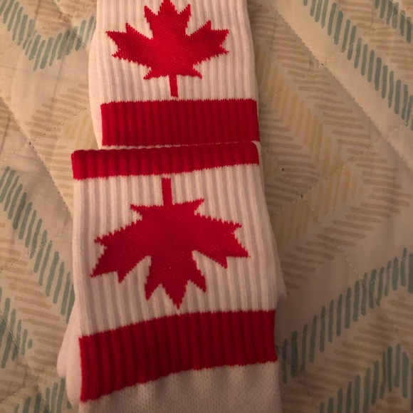 NWOT White Maple Leaf Crew Socks - Picture 2 of 5